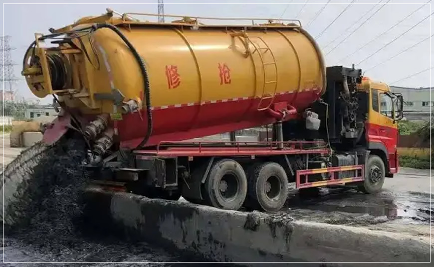 东乌珠污水池清理
